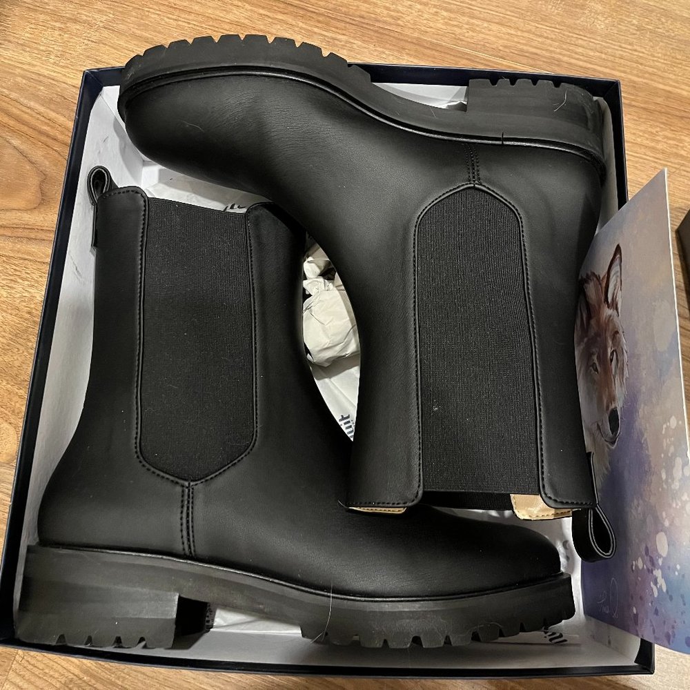 Minuit sur Terre - Chelsea Recycled Grain Leather Vegan Boot - UK7 / EU41 / US 9